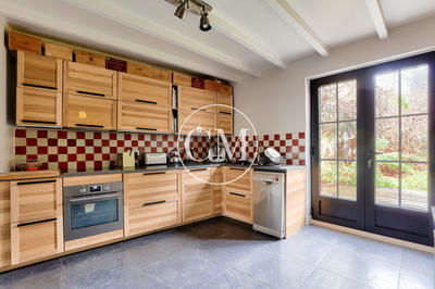 Maison - 320 m² - 9 pièces