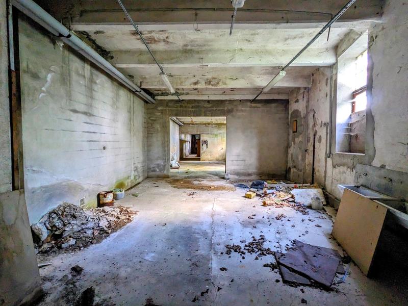 Maison - 1 200 m² - 1 pièce