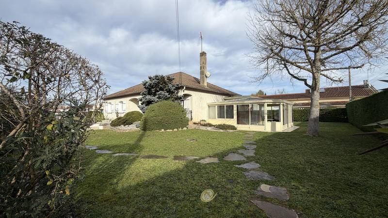 Maison traditionnelle - 220 m² - 7 pièces