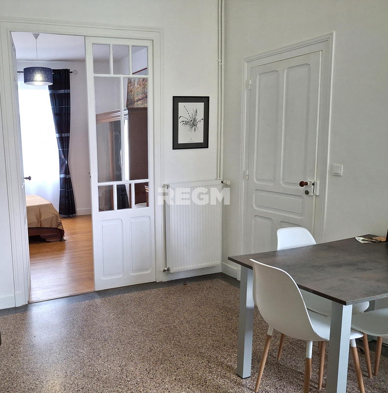 Maison - 230 m² - 9 pièces