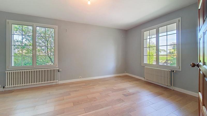 Maison - 370 m² - 10 pièces