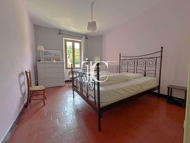 Propriété - 175 m² - 8 pièces