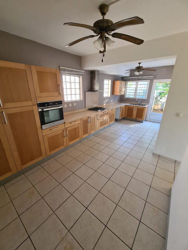 Maison - 121 m² - 5 pièces