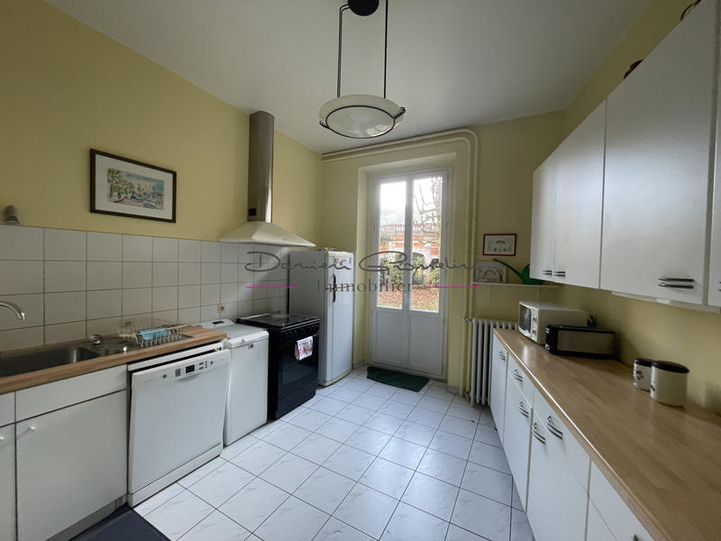 Propriété - 240 m² - 11 pièces