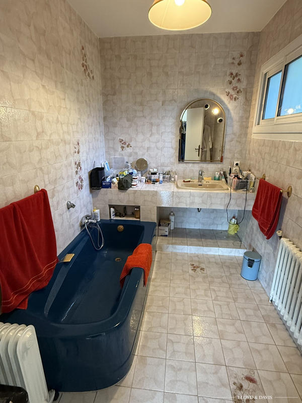 Maison - 236 m² - 7 pièces