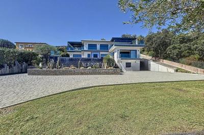 Maison traditionnelle - 280 m² - 6 pièces