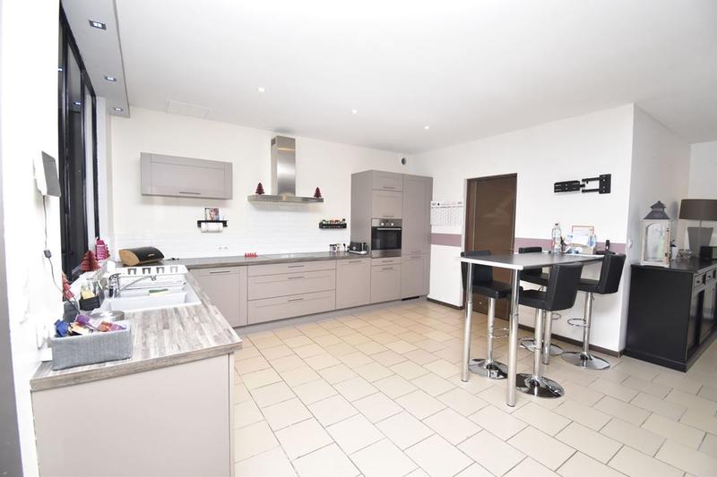 Maison - 230 m² - 7 pièces