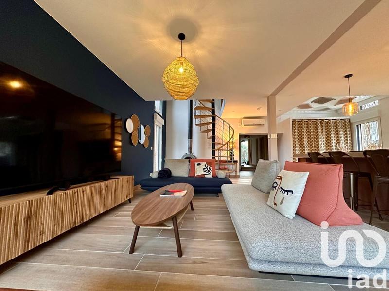 Maison - 183 m² - 8 pièces