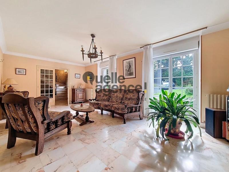 Maison - 213 m² - 8 pièces