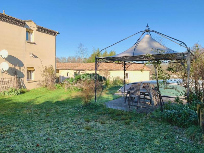 Propriété - 230 m² - 10 pièces