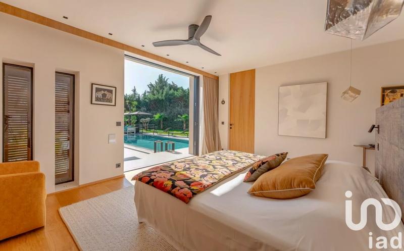 Maison - 300 m² - 5 pièces