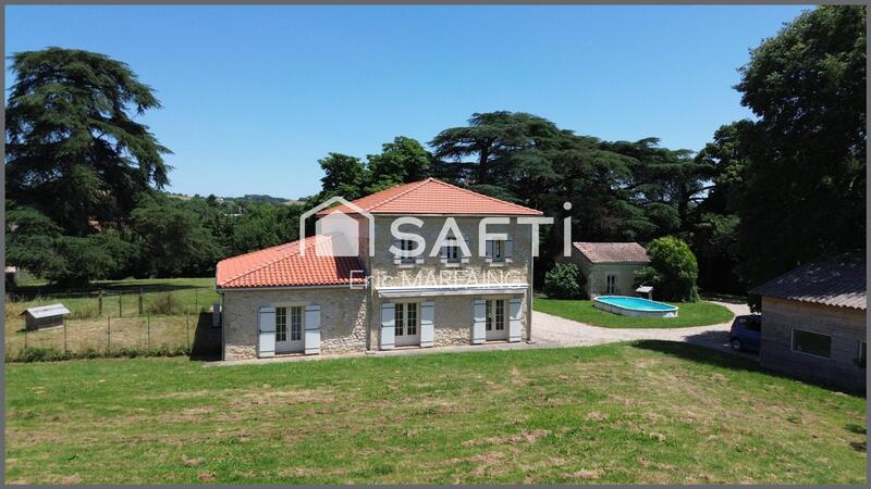 Maison - 286 m² - 8 pièces