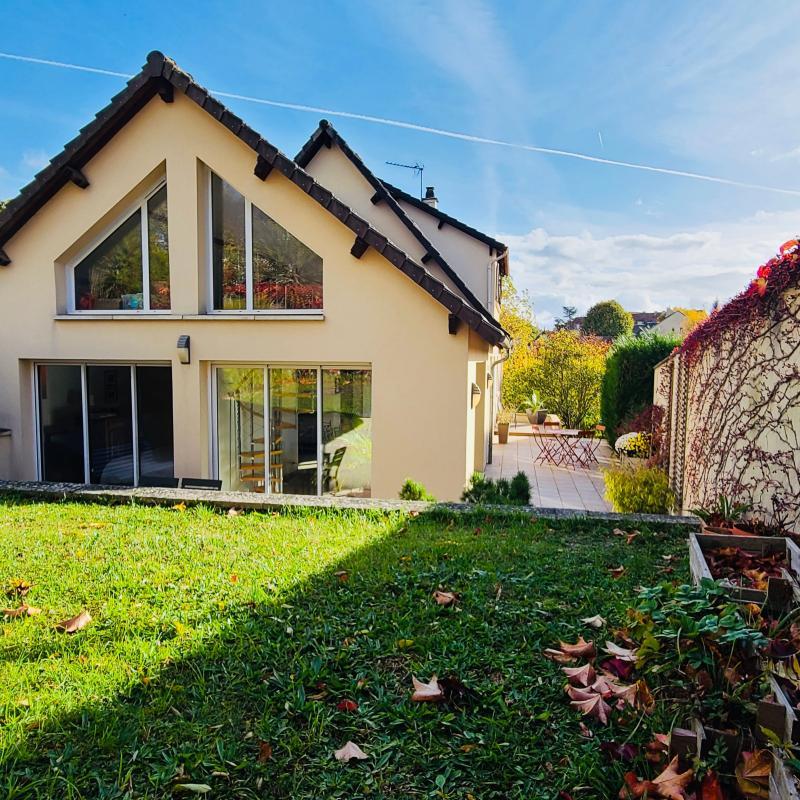 Maison - 186 m² - 8 pièces