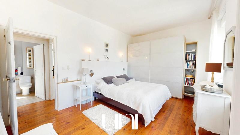 Maison - 415 m² - 16 pièces