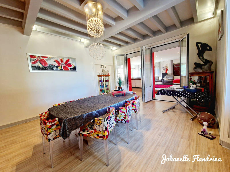 Maison - 420 m² - 8 pièces