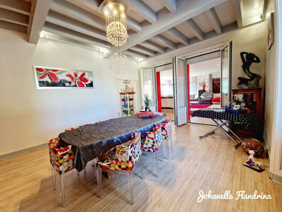 Maison - 420 m² - 8 pièces