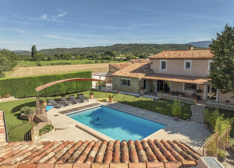 Propriété - 260 m² - 9 pièces