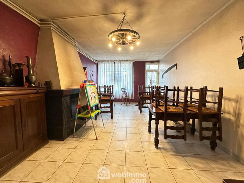 Maison - 305 m² - 12 pièces