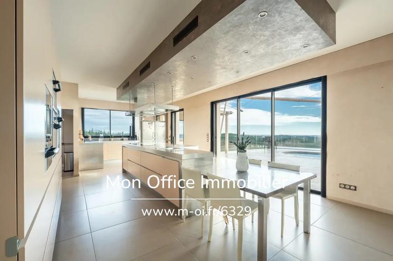 Propriété - 980 m² - 10 pièces