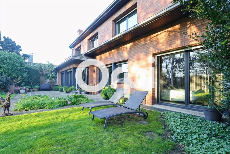 Maison - 243 m² - 8 pièces