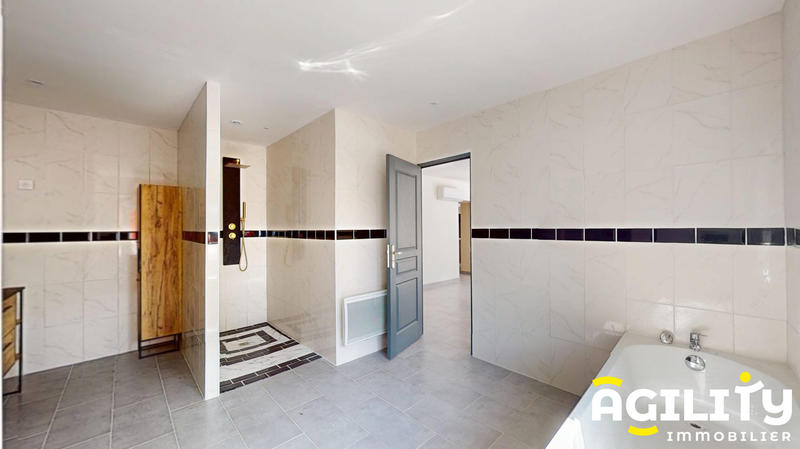 Maison - 181 m² - 6 pièces