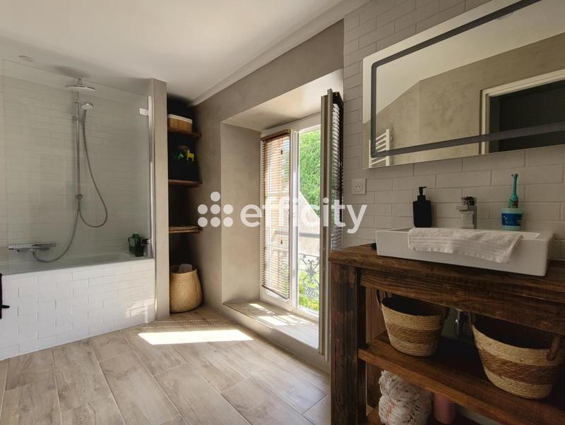 Maison - 181 m² - 6 pièces