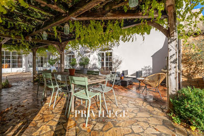 Maison - 310 m² - 9 pièces