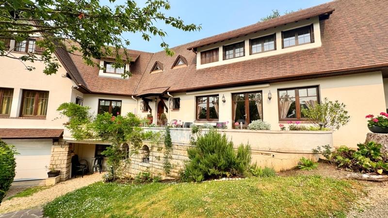 Maison - 265 m² - 8 pièces