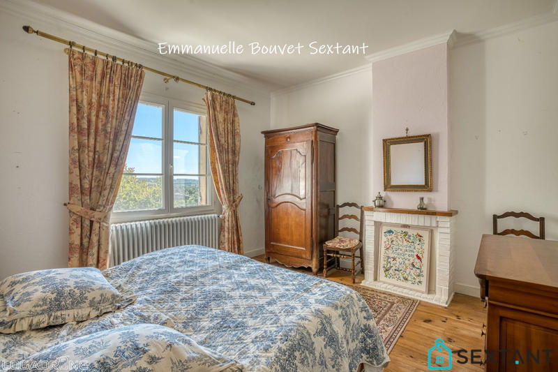 Maison - 220 m² - 7 pièces