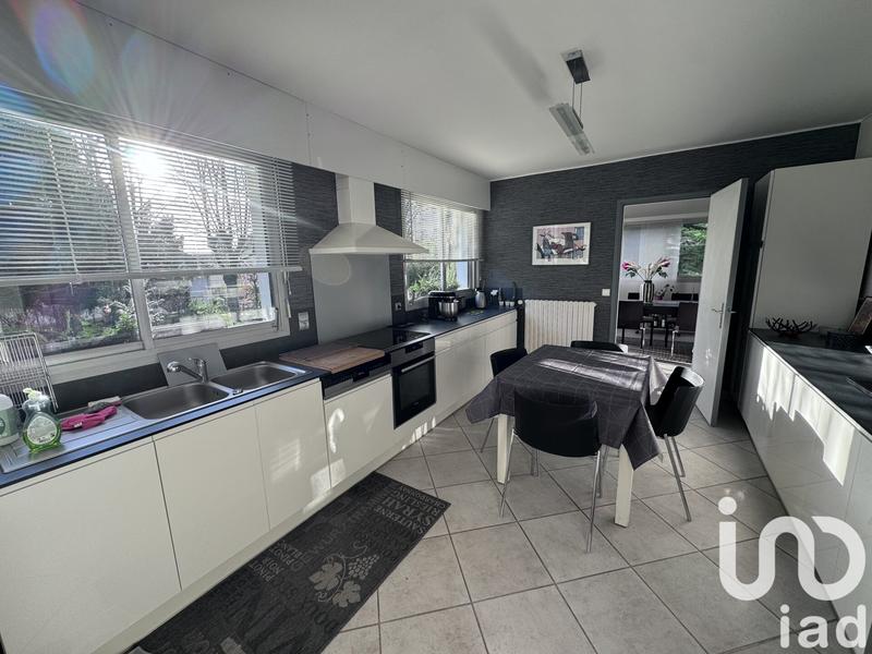 Maison - 245 m² - 9 pièces