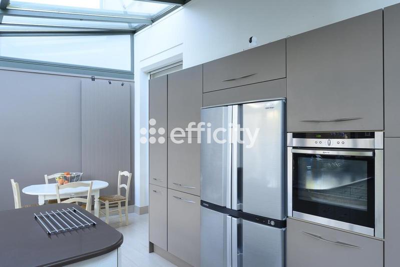 Maison - 223 m² - 9 pièces