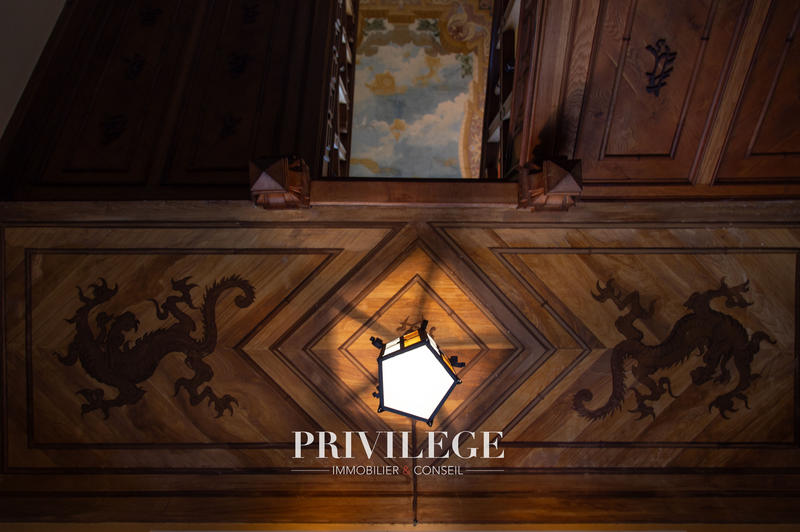 Propriété - 824 m² - 11 pièces