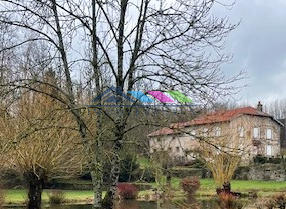 Maison - 280 m² - 9 pièces