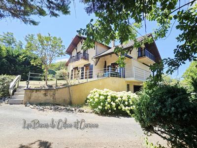 Maison - 9 597 m² - 5 pièces