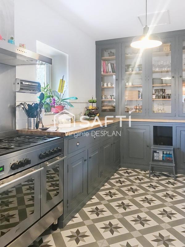 Appartement - 220 m² - 6 pièces