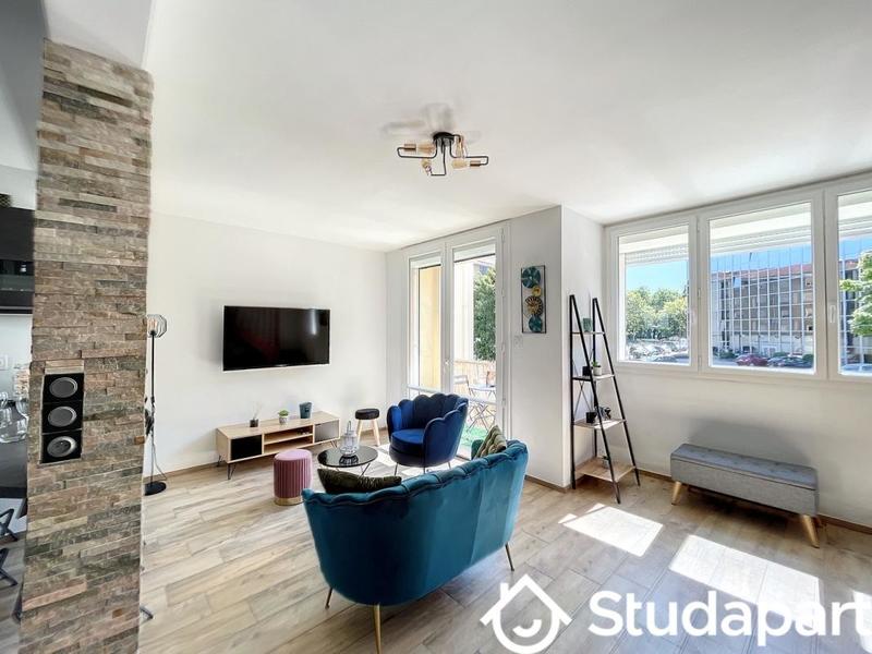 Chambre - 11 m² - 1 pièce