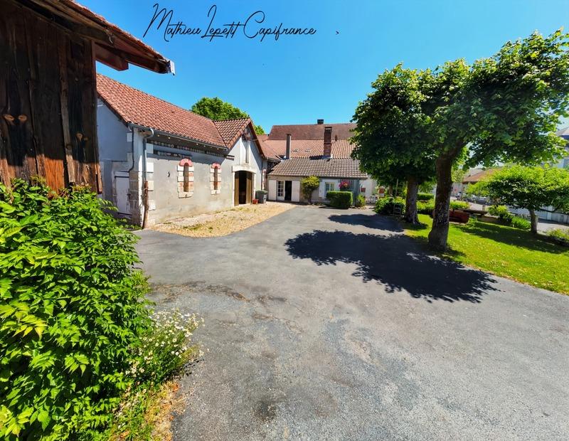 Maison - 280 m² - 11 pièces