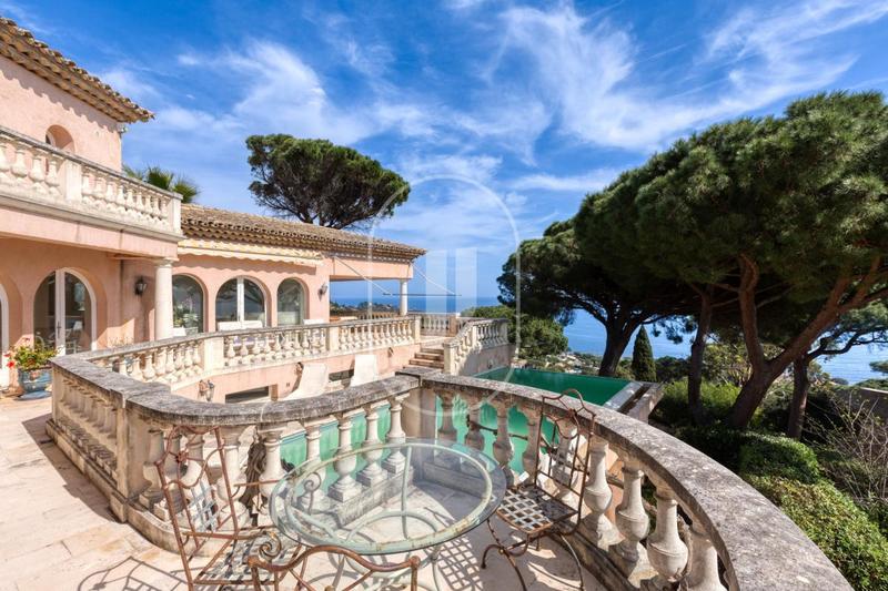 Villa - 375 m² - 9 pièces