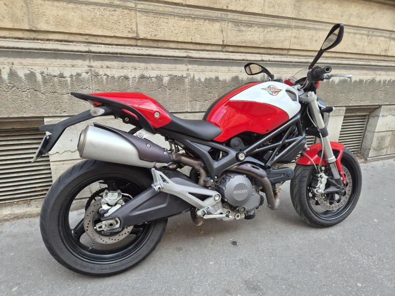 Ducati Monster 696