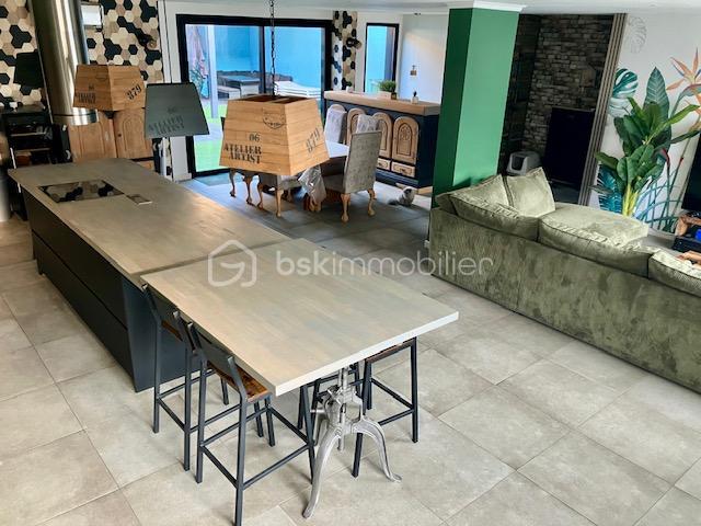 Maison - 620 m² - 12 pièces