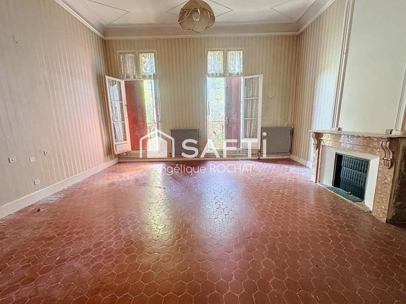 Maison - 370 m² - 12 pièces