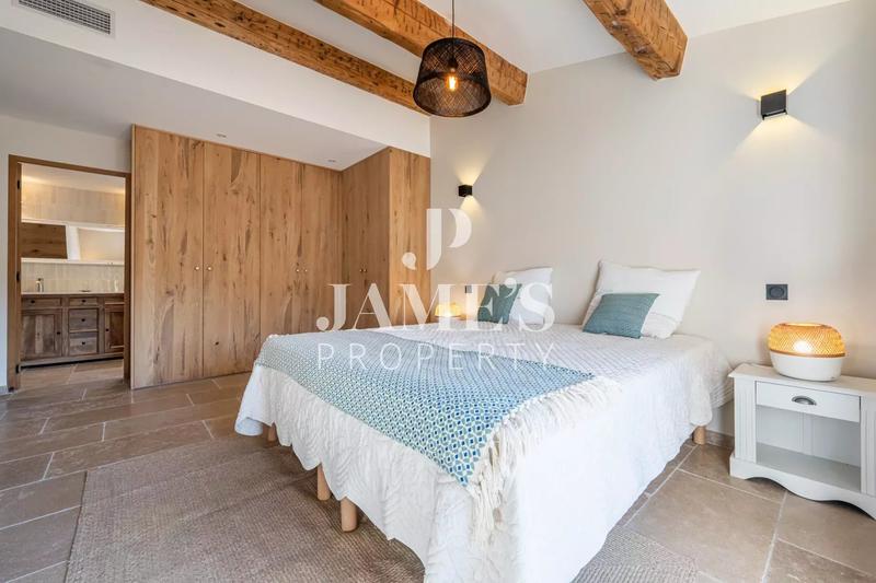 Maison - 210 m² - 6 pièces