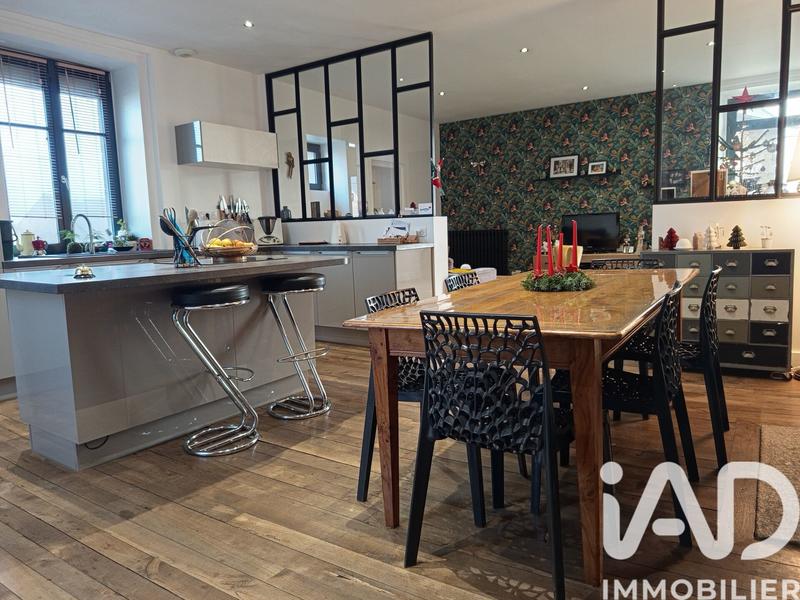 Maison - 201 m² - 7 pièces