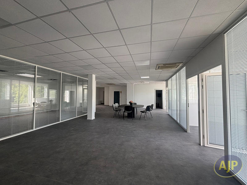 Local d'activité / Entrepôt - 192 m²