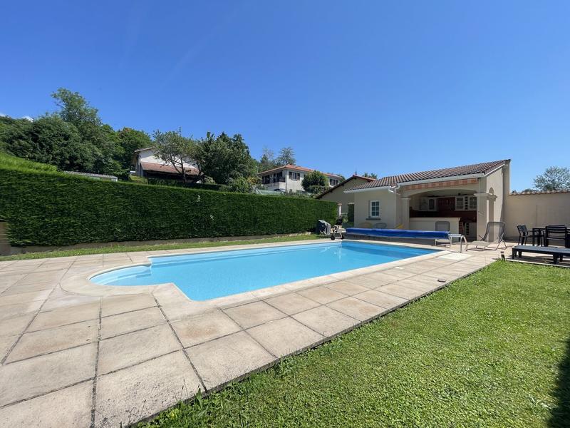 Villa - 200 m² - 10 pièces