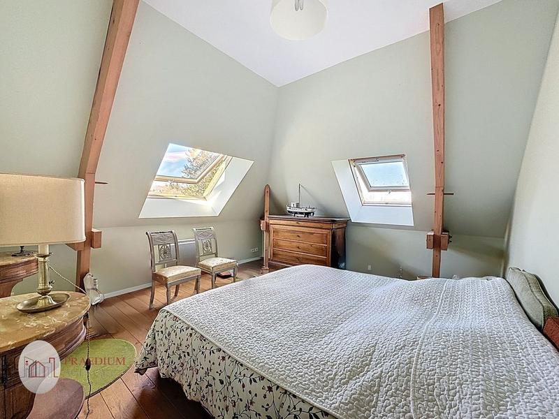 Maison - 202 m² - 8 pièces