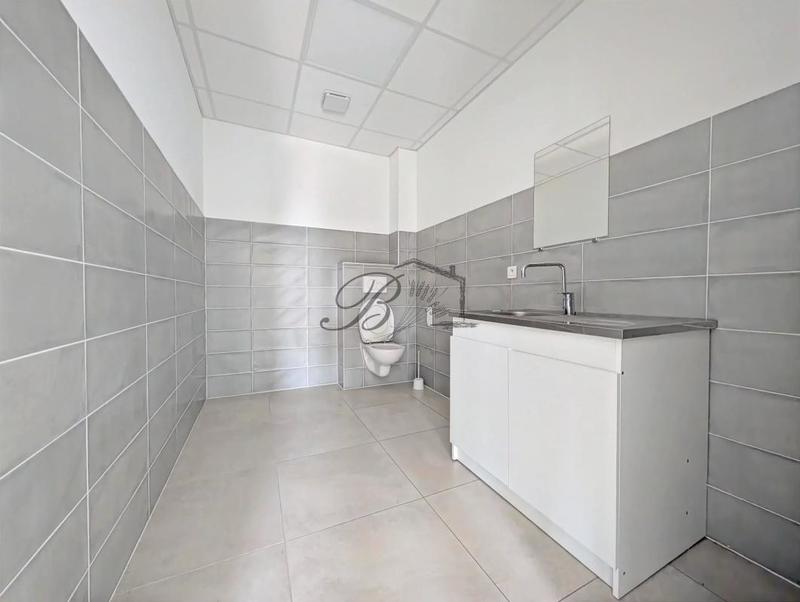 Bureau - 75 m² - 1 pièce