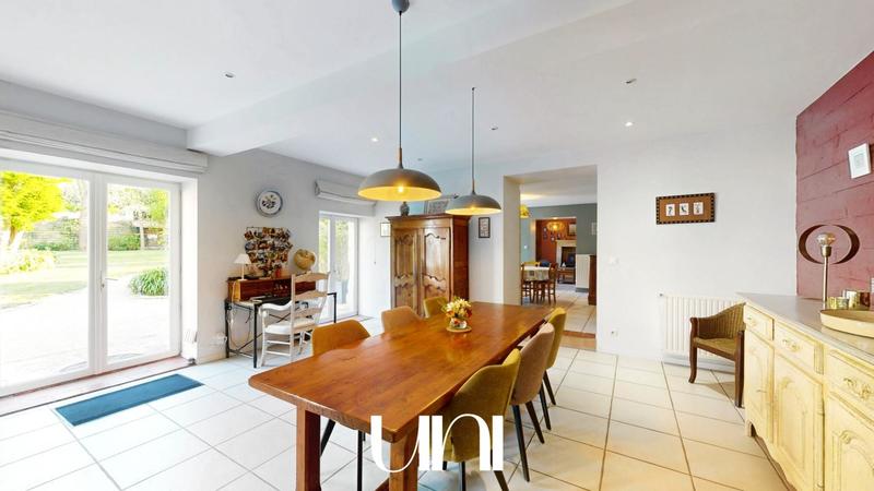 Maison - 305 m² - 11 pièces