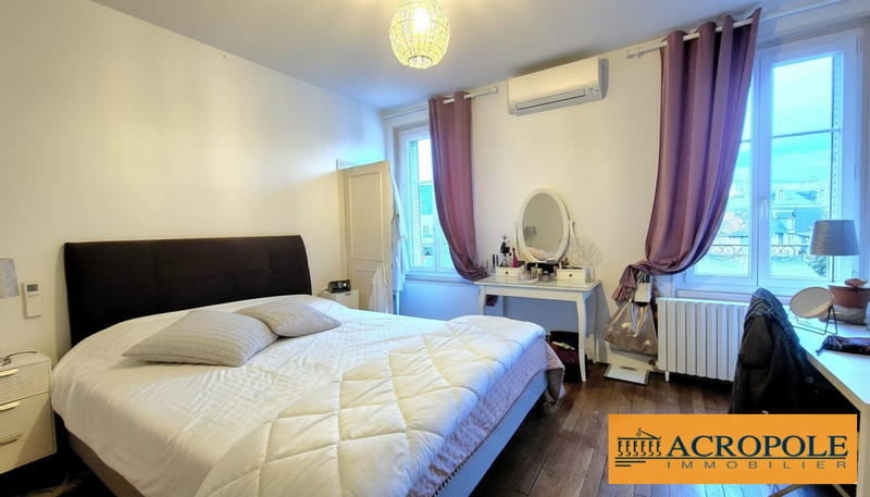 Maison - 240 m² - 9 pièces