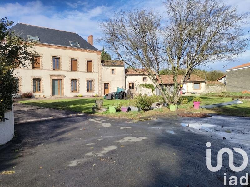 Maison - 250 m² - 11 pièces